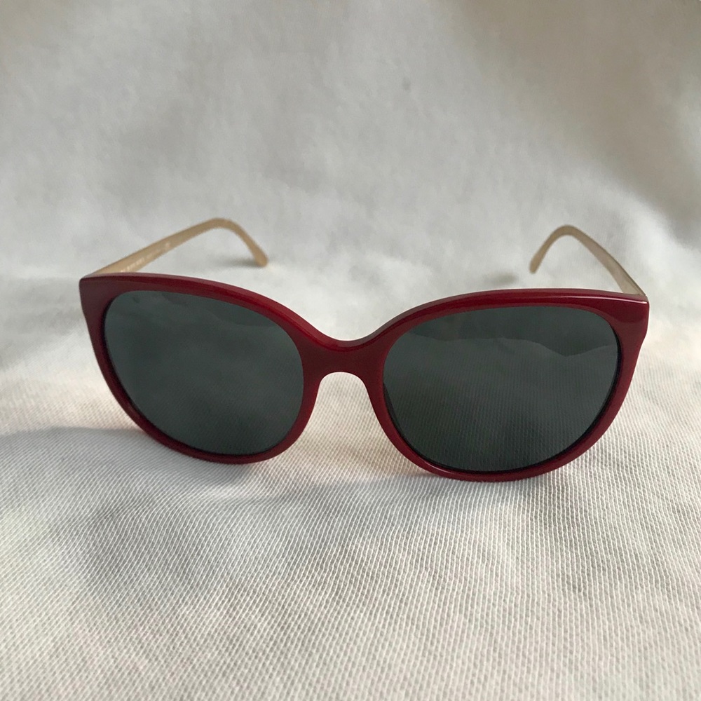 NWT Authentic Burberry red frame ❤️ sunnies 😎